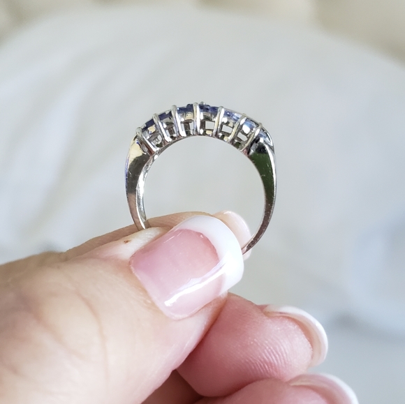 Size 7.75, 14K white Gold Tanzanite Ring, Trillion shaped stones, sizeable - Picture 5 of 8